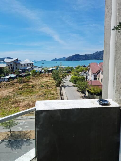Full Moon Apartment Kuah Exterior foto